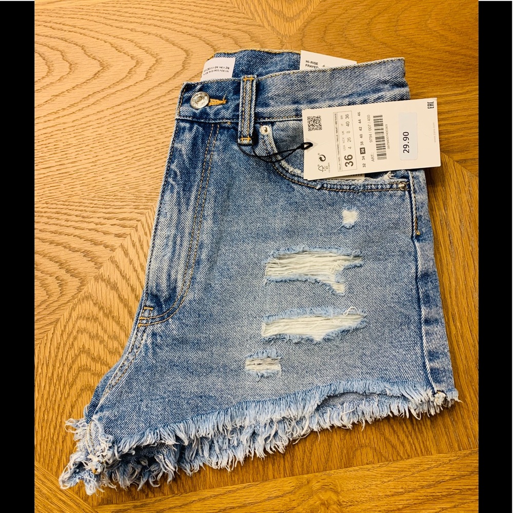 Zara High Rise Frayed Denim shorts - Picture 6 of 9